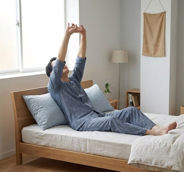 夏のメンズパジャマの選び方。冷房対策とお部屋での心地よさを両立する「しじら織り」の魅力
